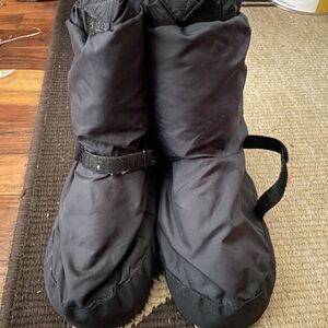 Bloch: Lina & Max Black dance warm up booties